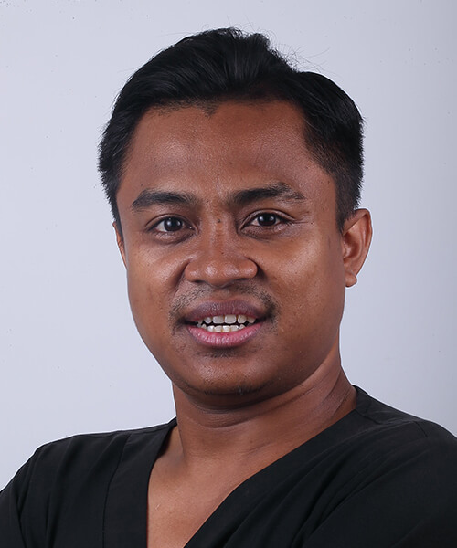 Dokter spesialis jaringan gusi dan implan gigi.