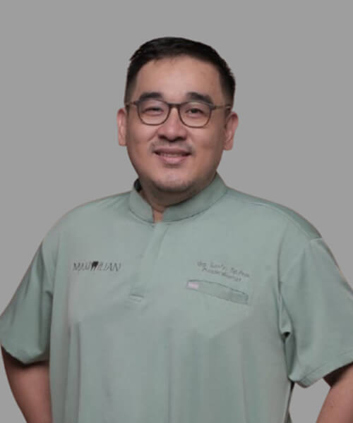 Dokter gigi spesialis prosthodonti